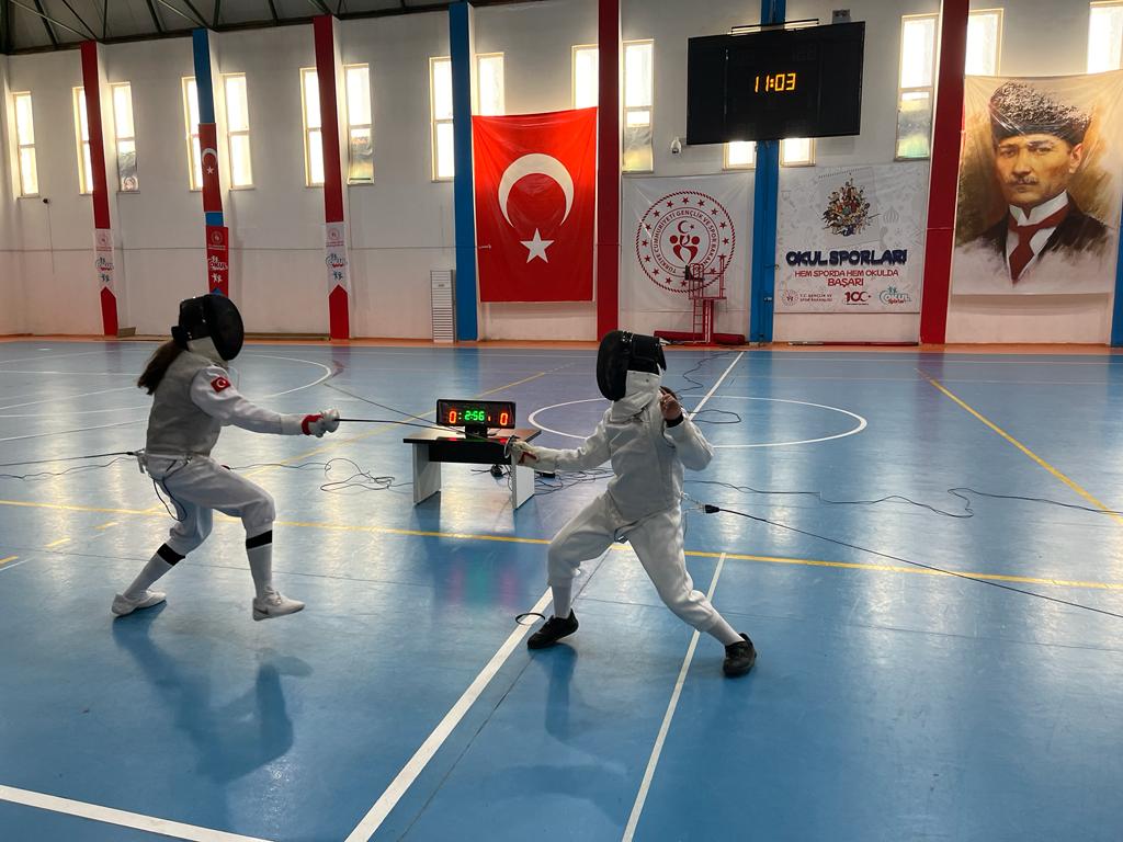 SANKO Okulları sporcuları, Gaziantep Gençlik ve Spor İl Müdürlüğü tarafından düzenlenen “Okul Sporları Eskrim İl Birinciliği” müsabakalarında..