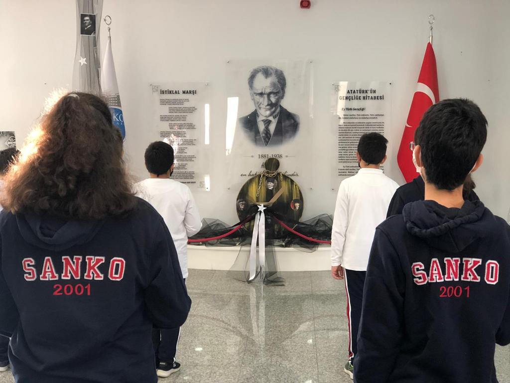 Türkiye Cumhuriyeti’nin kurucusu Büyük Önder Gazi Mustafa Kemal Atatürk, ebediyete intikalinin 82’nci yılında SANKO Okullarında sevgi, saygı, özlem ..
