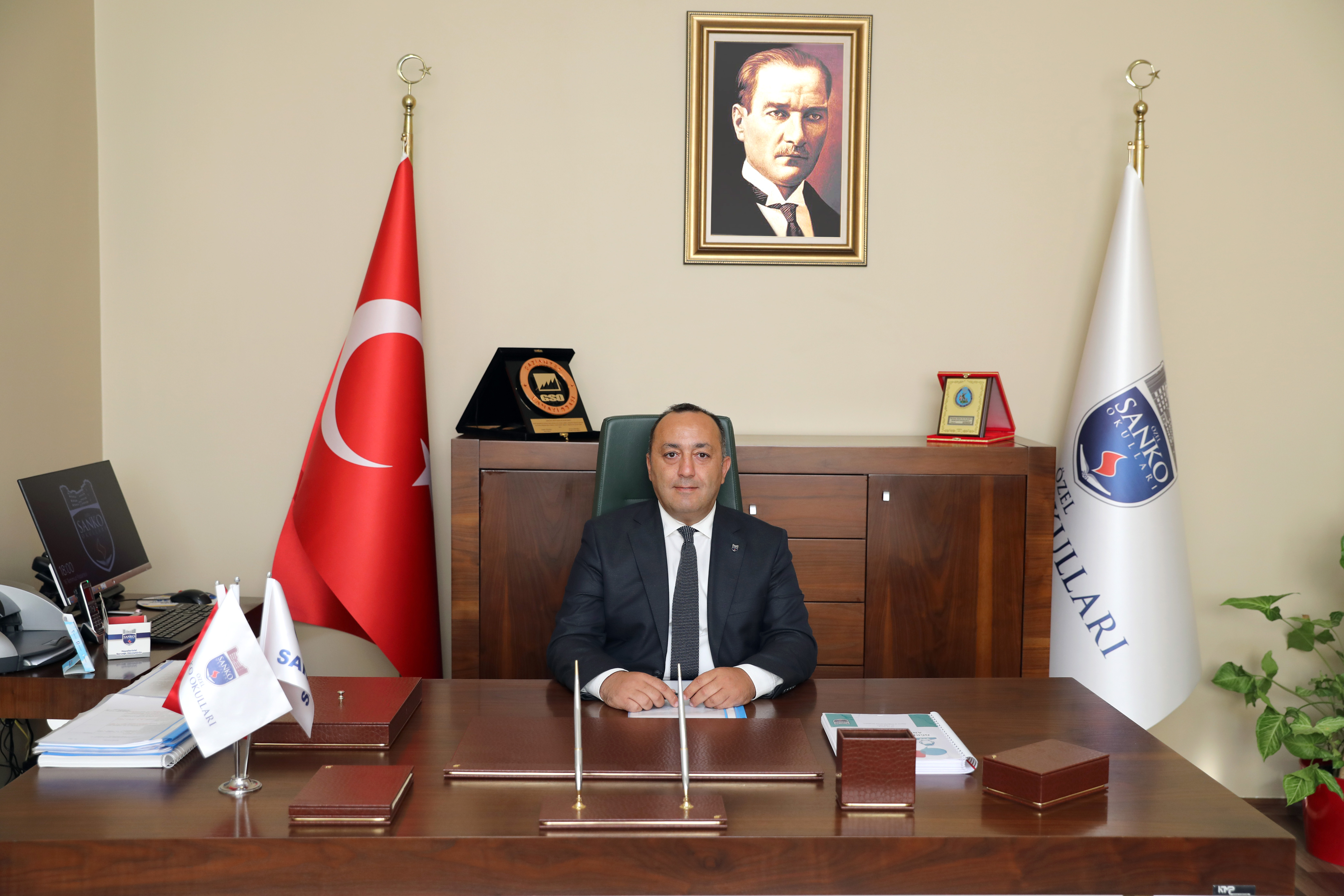 -“ANA SINIFINDAN LİSEYE KADAR SENİN FİKİRLERİNİ VE İDEALLERİNİ SONSUZA DEK YAŞATACAĞIMIZA SÖZ VERİYORUZ”
SANKO Okulları Genel Müdürü Fırat Mümtaz Asya..
