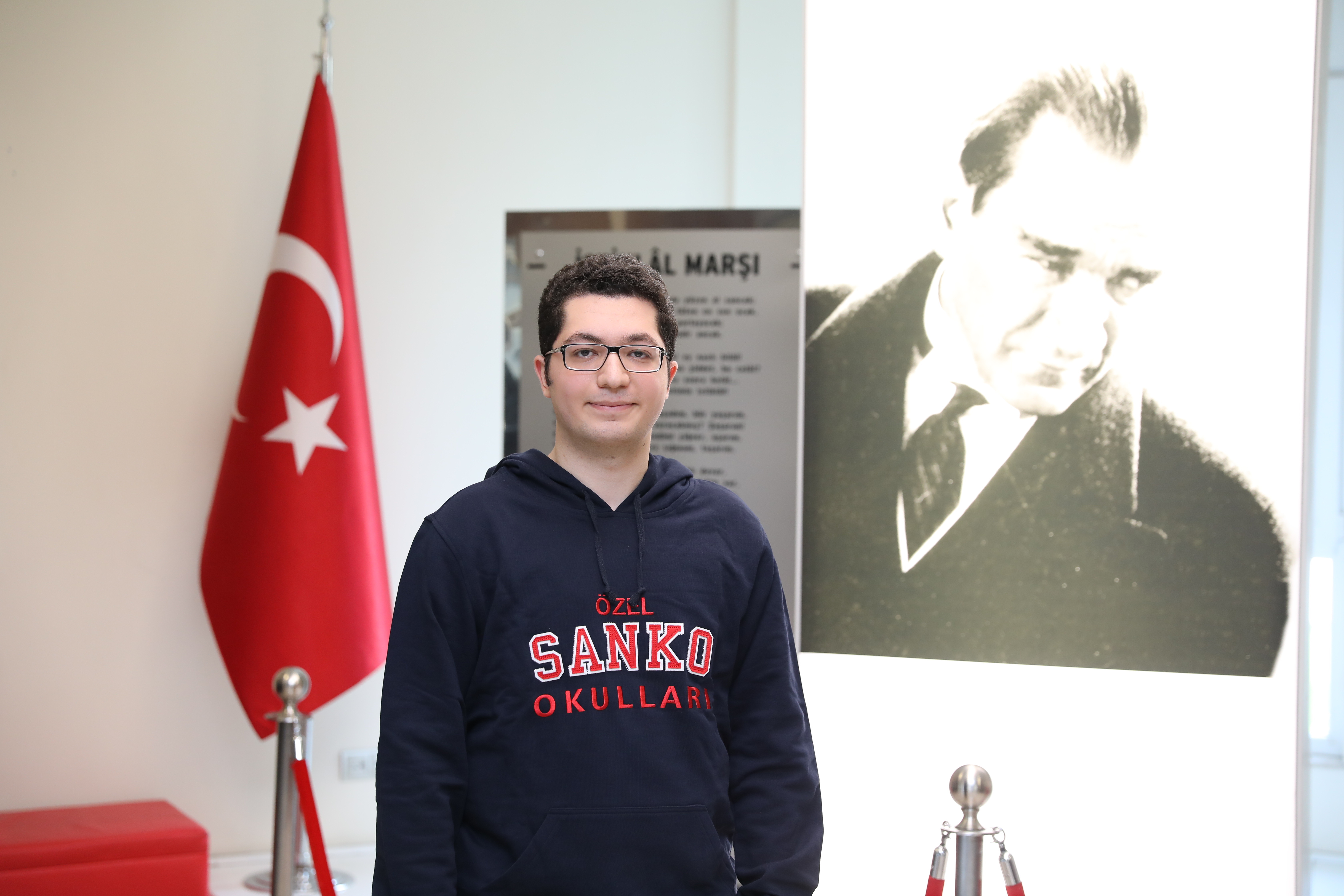 SANKO Fen ve Teknoloji Lisesi öğrencisi Umut Serindağ, Milli Savunma Üniversitesi Aday Belirleme Sınavı’nda Türkiye 4’üncülüğü, 5’inciliğ..