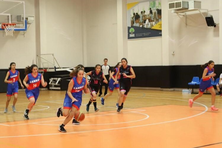 Gençlik Hizmetleri ve Spor İl Müdürlüğü ve Okul Sporları tarafından Siirt’te düzenlenen “Basketbol Genç Kız B Bölge Birinciliği”..