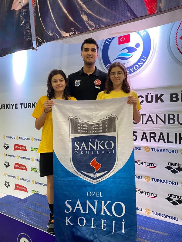 Türkiye Yüzme Federasyonu tarafından İstanbul’da düzenlenen “Türkiye Turkcell Kısa Kulvar Türkiye Şampiyonası”na SANKO Okulları iki milli takım spo..