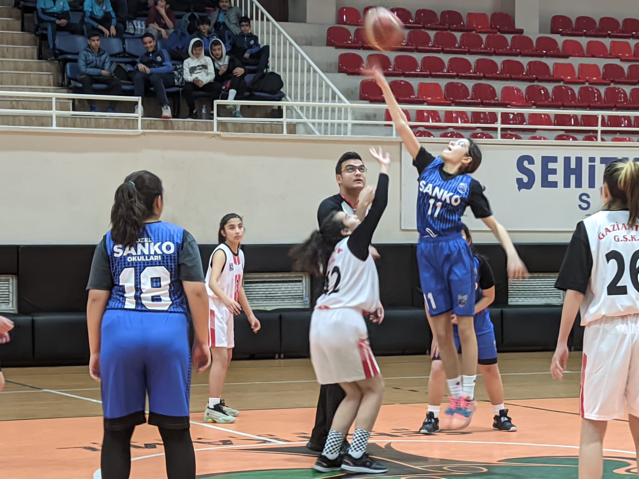 SANKO OKULLARI BASKETBOL TAKIMI İL İKİNCİSİ OLDU